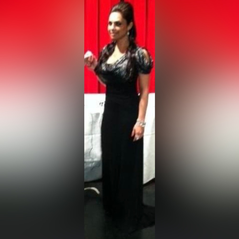 Gorgeous and So classy with silver top and black long bottom. Slimming.